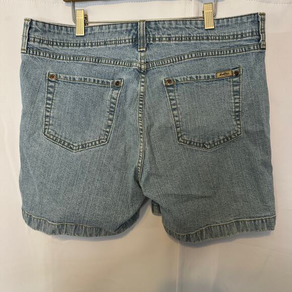 Levi Strauss Signature Stretch Denim Shorts Misses 16 Light Wash Casual - Picture 2 of 7